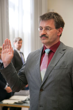 Neuer Stadtrat Jürgen Royek Vereidigung 04-2015 (2)