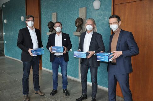 Firma R.Plast GmbH aus Schweinfurt spendet FFP2 Masken im Wert von 7.500 Euro